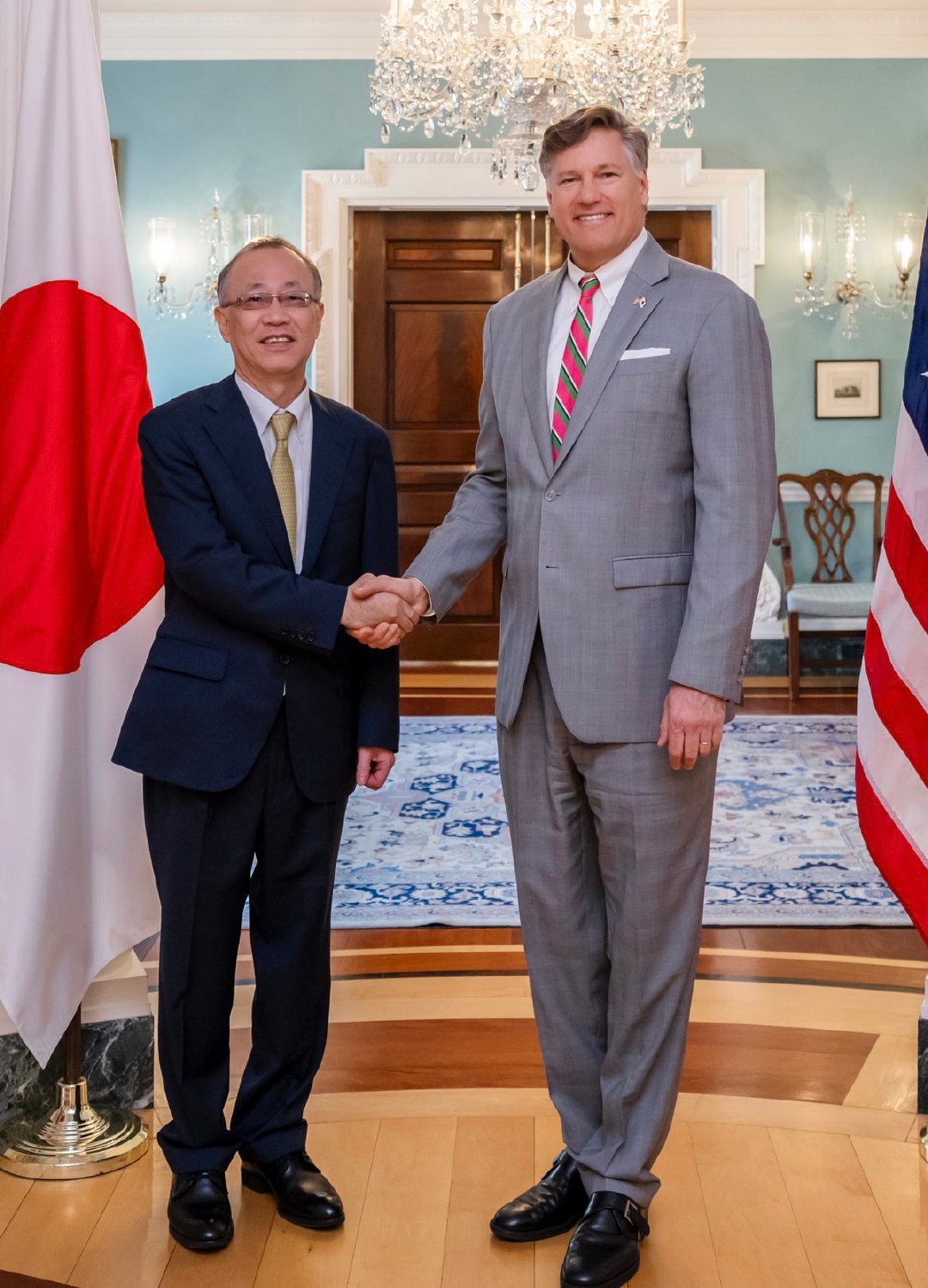 常务副国务卿兰道：在外国对口官员中，几乎没有谁能像我的朋友、杰出的日本外务事务次官船越健裕，与我保持如此频繁的会晤。这不仅体现了我们之间极具建设性的关系，也体现了两国之间持久的同盟关系，以及我们在诸多问题上的一致性。因此，今天能欢迎他重返华盛顿并举行了一次极具成效的会晤，我感到非 ​