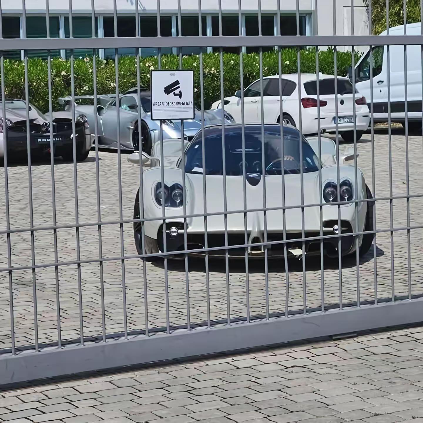 第四台Pagani Utopua Roadster超跑超跑 帕加尼
