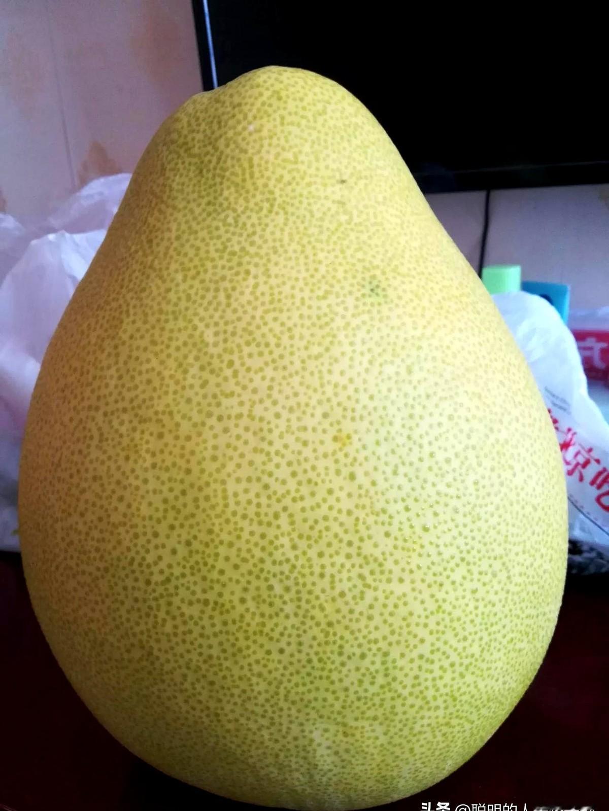 34岁的江北在病房里抱着手机反复看前女友的照片，白血病把他压瘦成纸片人...