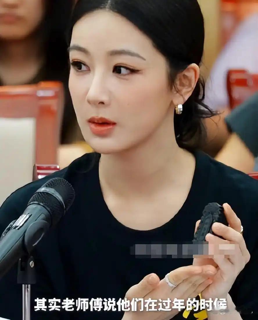 杨紫官宣减少综艺录制，未来把重心全部放在拍戏，拒绝综艺流量
杨紫近期采访官宣自己接下来的事业规划，未来一两年尽量减少综艺录制，把更多时间沉淀下来打磨演技，专心拍戏。
 
这些年她综艺邀约不断，上综艺可以快速拿到曝光度，收入也可观，但是会消耗演员的神秘感。很多演员频繁跑综艺之后，再去演影视剧，观众很容