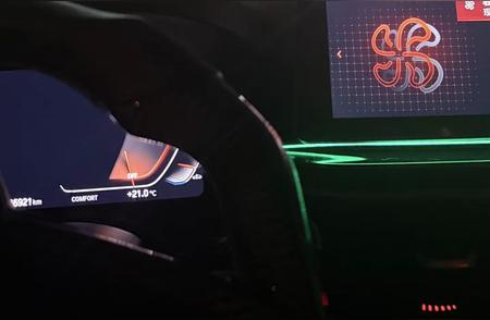 巷子里遇见了前女友，都这么晚了 穿这么少，我到底叫不叫她上车