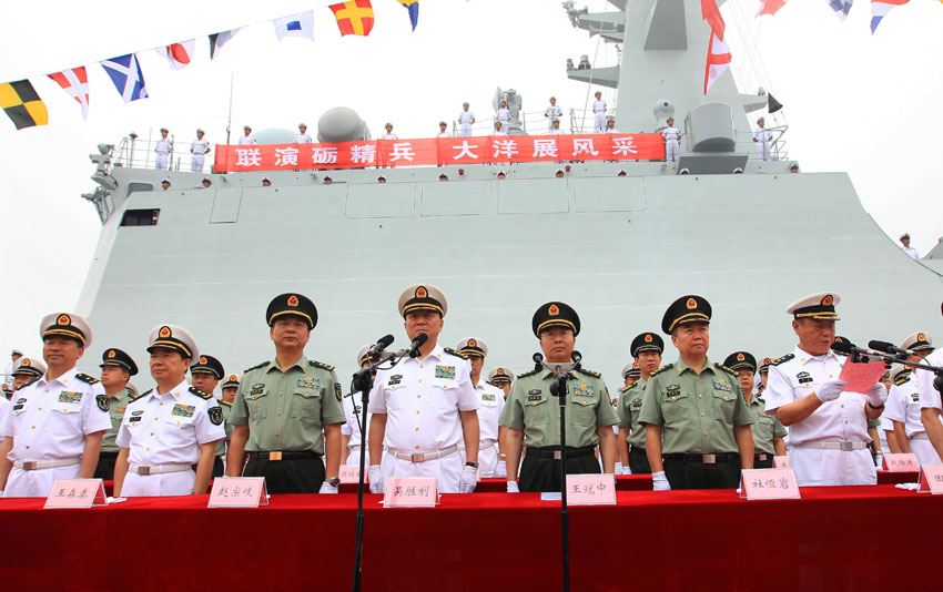 中国人民解放军陆军将赴俄罗斯参加实兵演习，这则消息一出，很多网友都在关注这次跨国军演的目的和意义。
 
这次演习，是东盟防长扩大会框架下的人道主义扫雷专项演练，时间定在9月7日到12日。不少人一看到出国演习，第一反应会联想到对抗类科目，其实并不是这样。整个演练围绕爆炸物污染区域的清理来展开，包含机械