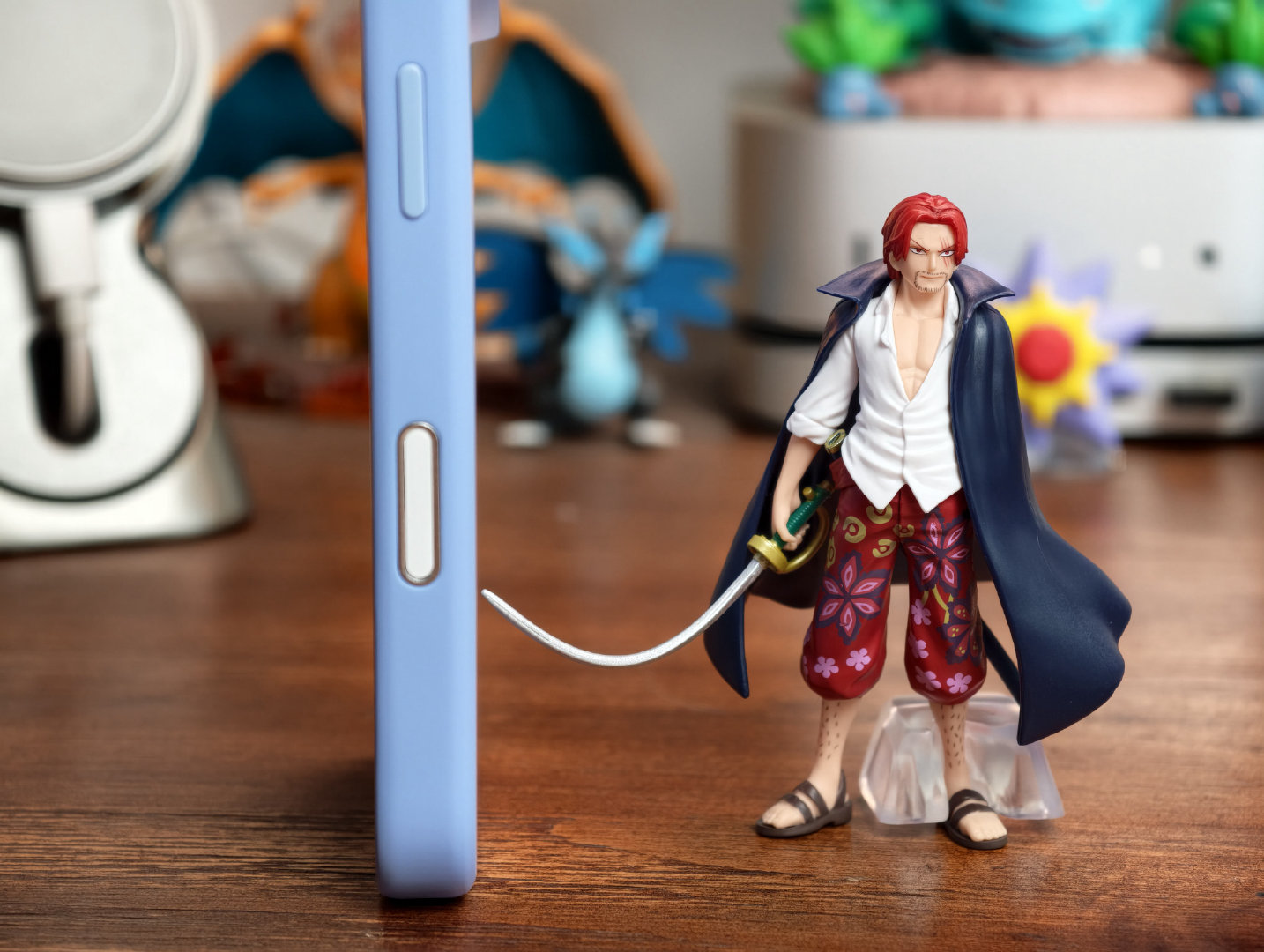 已严肃品鉴好兄弟给iPhone 18 Pro系列准备的新手机壳，这个肤感磁吸壳正式取代了透明壳在我心目中的地位，手感轻薄还不沾指纹，两个壳子都好拆好戴，配冰川蓝真不错。 ​