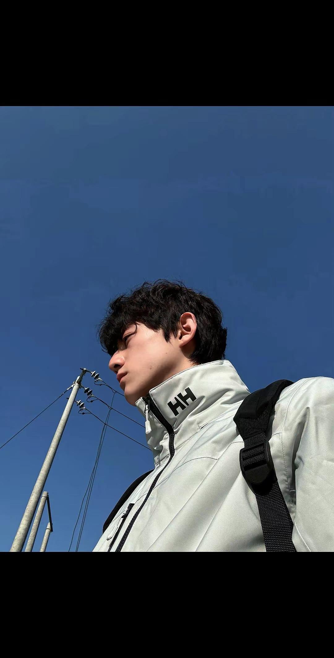 天空你是否知晓一切。忧郁ootd 赖伟明