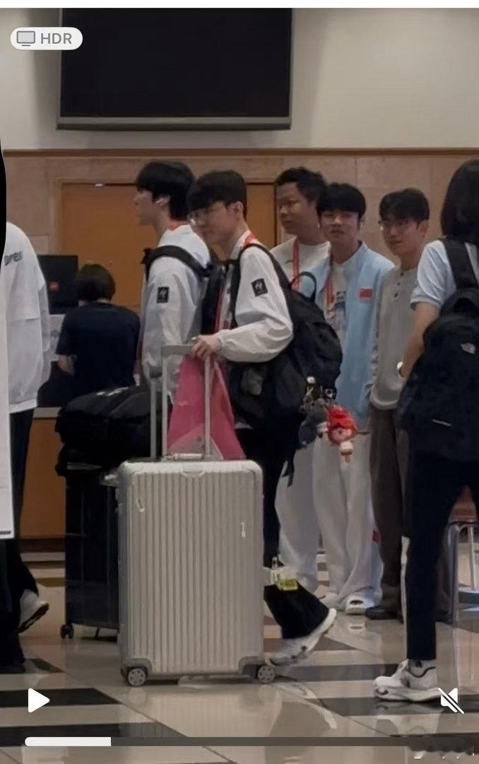 我觉得还是大句哥要李哥合照更让我震惊🤯 ​