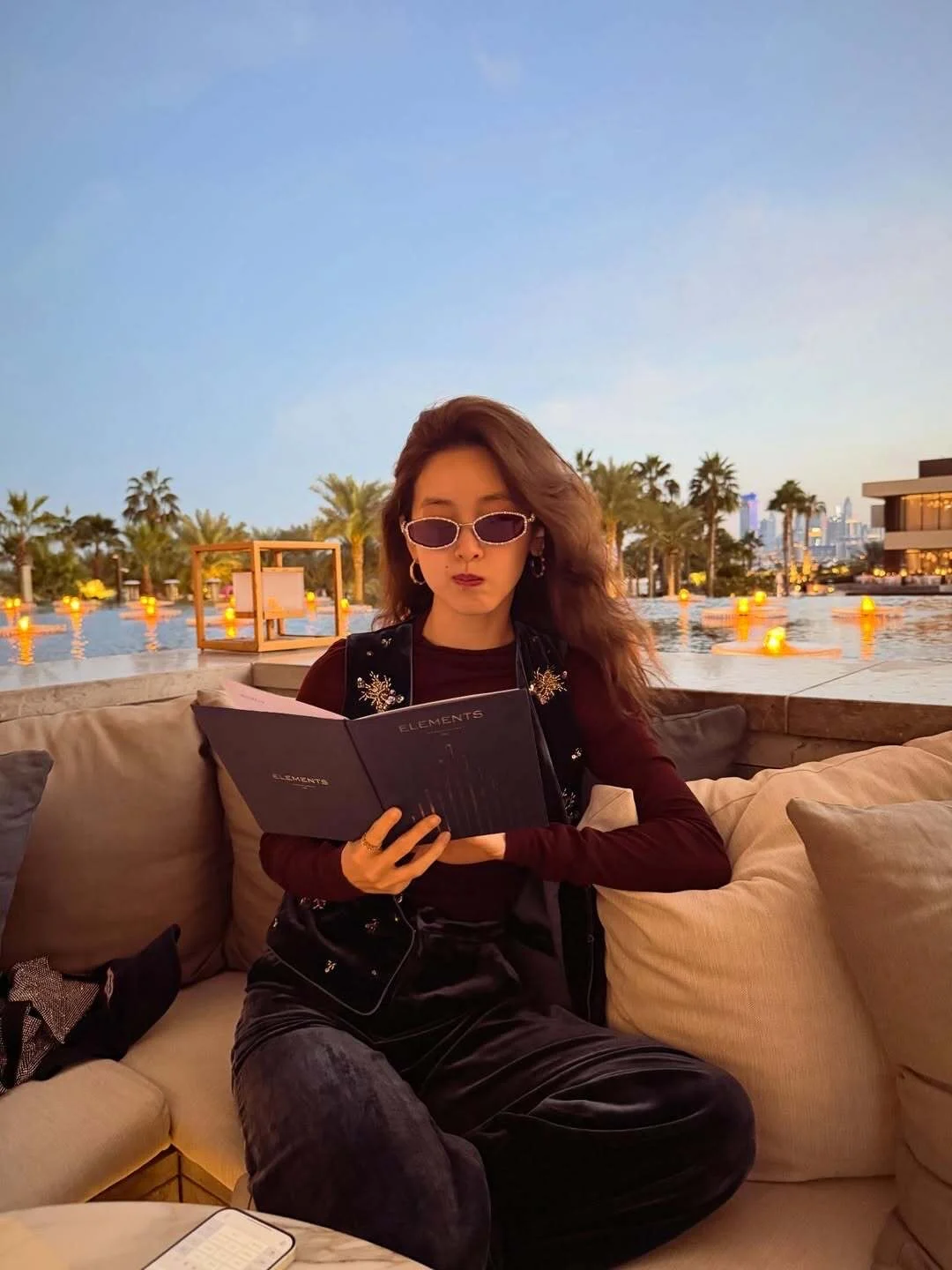 章泽天圣诞节更新，好chill的状态