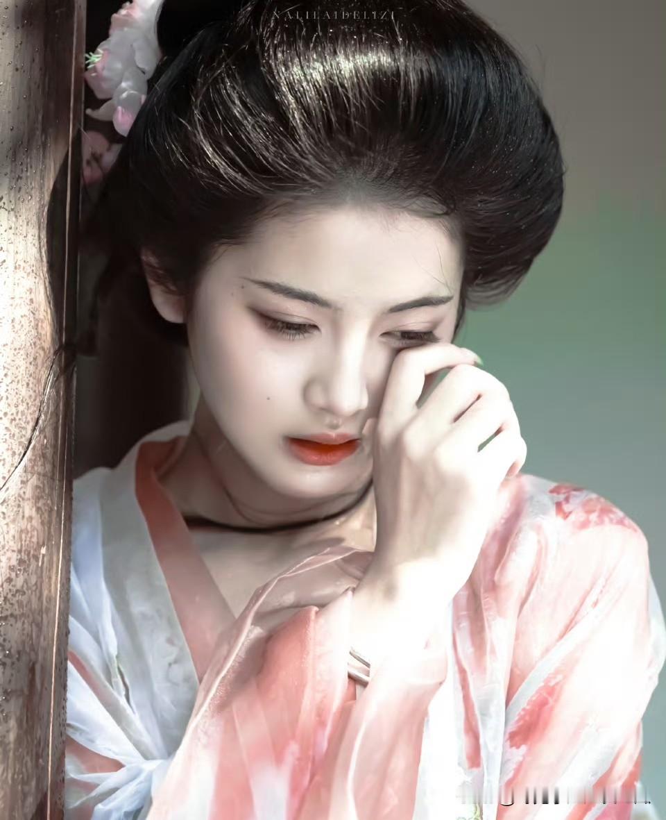 发现个短剧女演员， 迷得我头晕眼花。 这是继郭宇欣之后， 很入我眼的一...