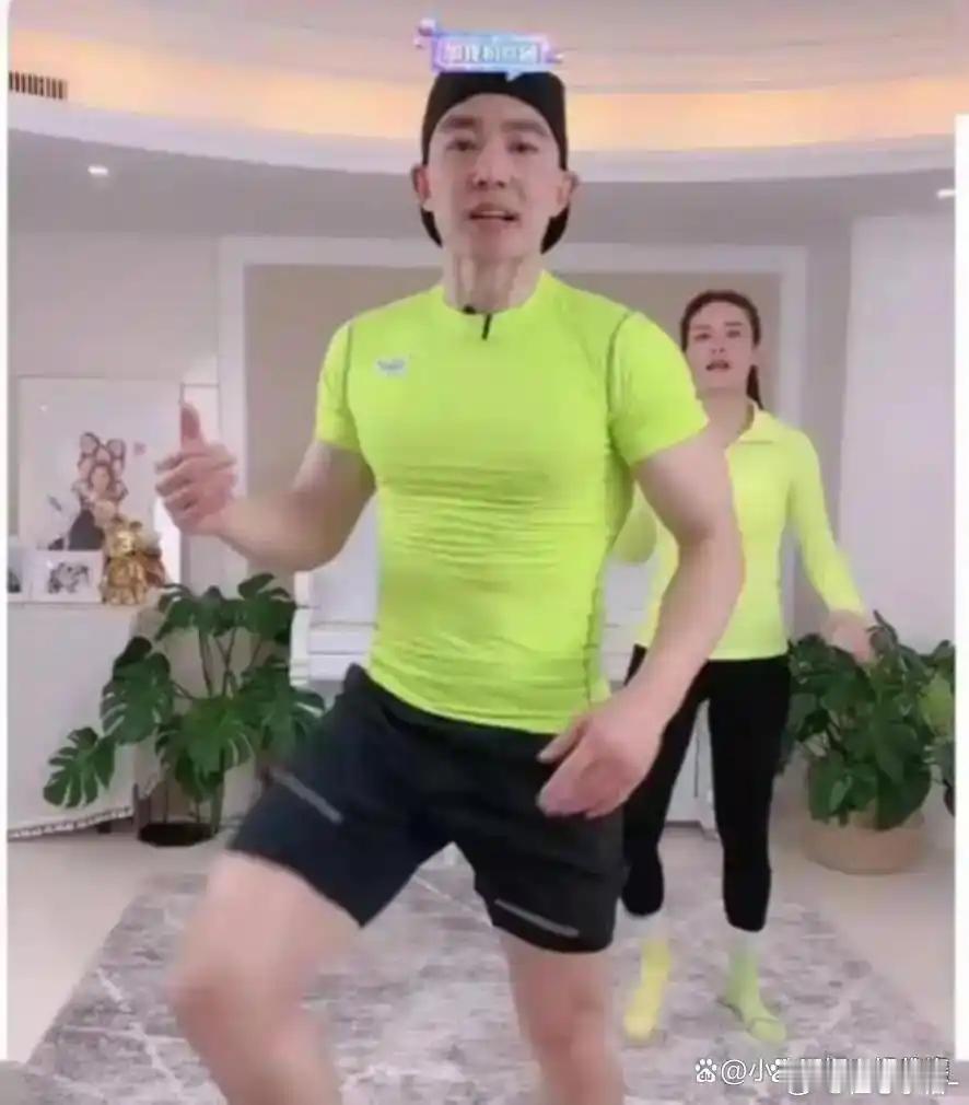 刘畊宏直播间观看人数持续下滑，关键原因根本不是开启带货，而是好多网友发现，长期跟着跳操之后减重效果没想象中理想 ​