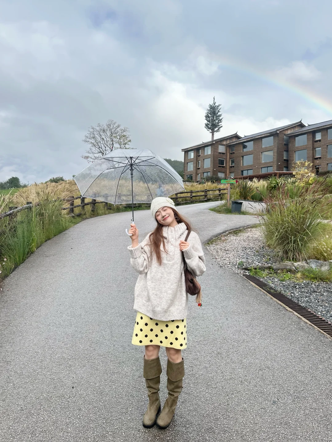 在泸沽湖的雨天见到了彩虹