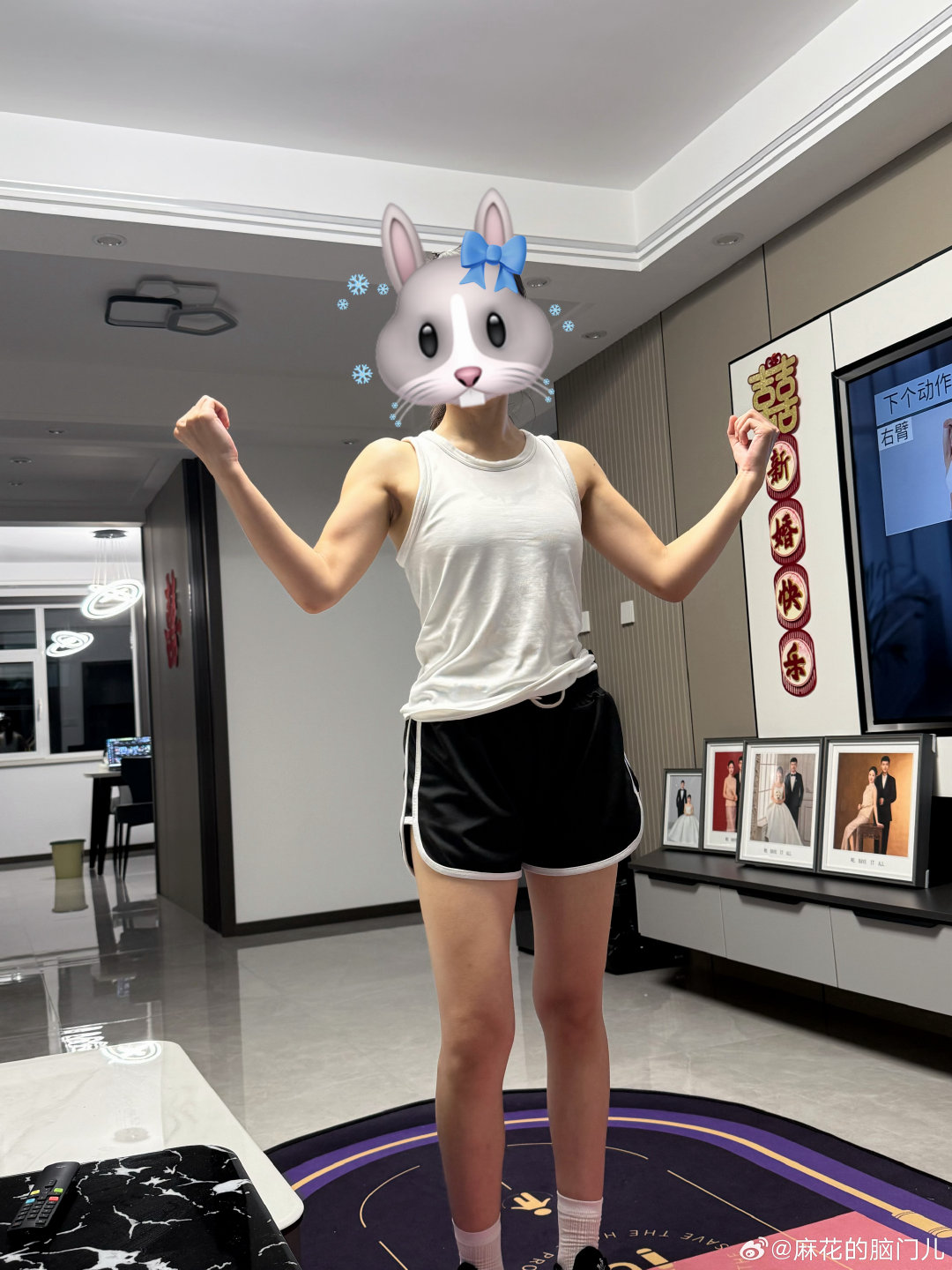 今天吃大盘鸡拌面，土豆炖到融化的状态，让汤汁裹满面条，这能不好吃吗[嘻嘻]锻炼的时候王哥在旁边偷拍，五官乱飞，硬秀肌肉💪🏻 ​