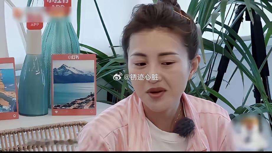 二胎刚生完不久，包文婧一度深陷产后抑郁。
她自己坦言，那段时间情绪糟糕到就连闺蜜上门来看她，她心里都会莫名烦躁。
​​可面对妻子低落痛苦的状态，包贝尔一句“再生一个就好了”，轻描淡写的回应，让很多网友唏嘘不已。
​​产后抑郁，从来不是女人矫情。很多时候焦虑的根源，是内心深处隐隐的不 ​