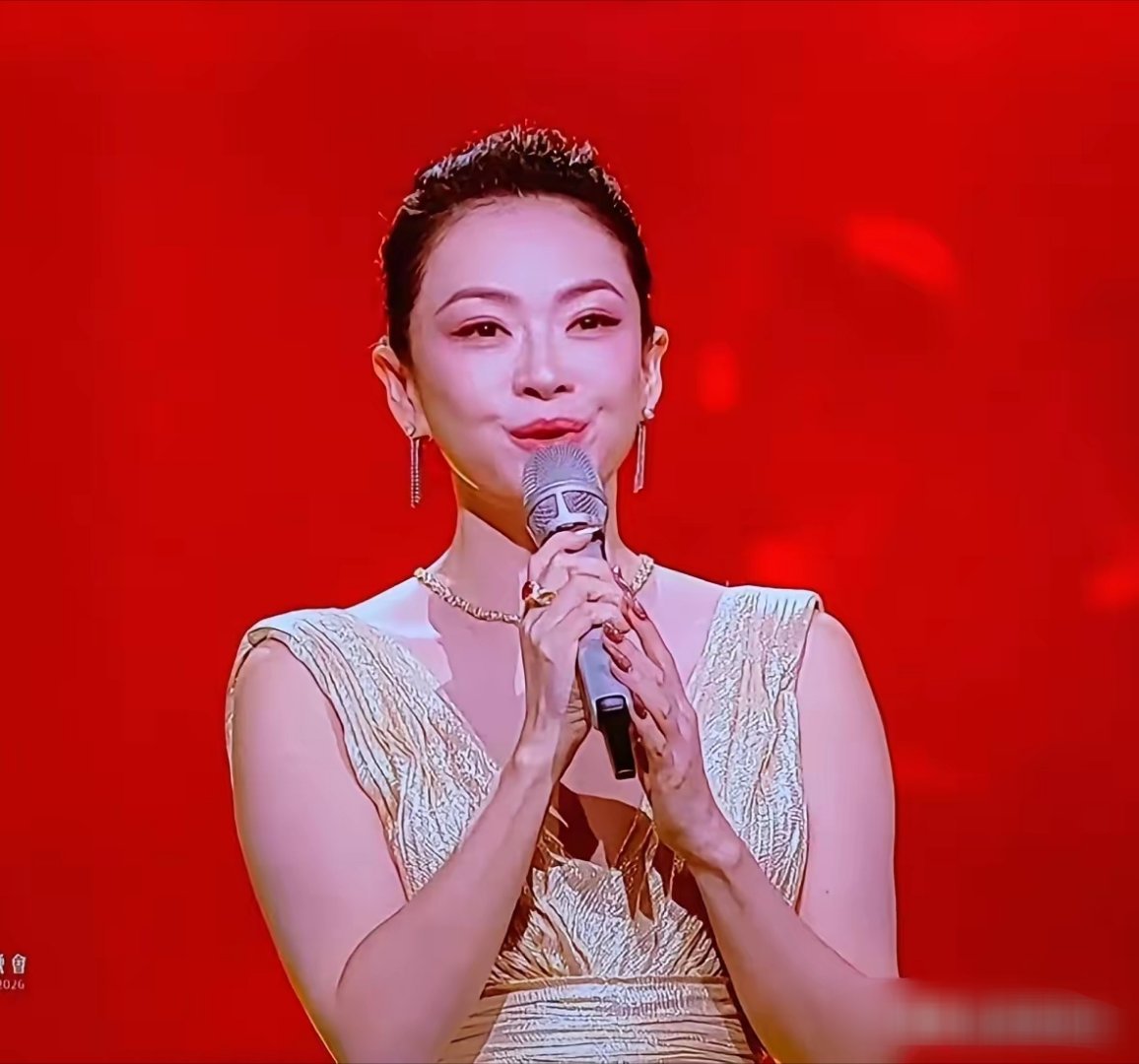 昨天章子怡的晚会截图传得到处都是，“脸肿了”“医美失败”“状态下滑”刷了一轮又一轮，评论区那叫一个热闹
后续到底还有没有人在意她新上的那部剧演得好不好，我也没刷到。 ​