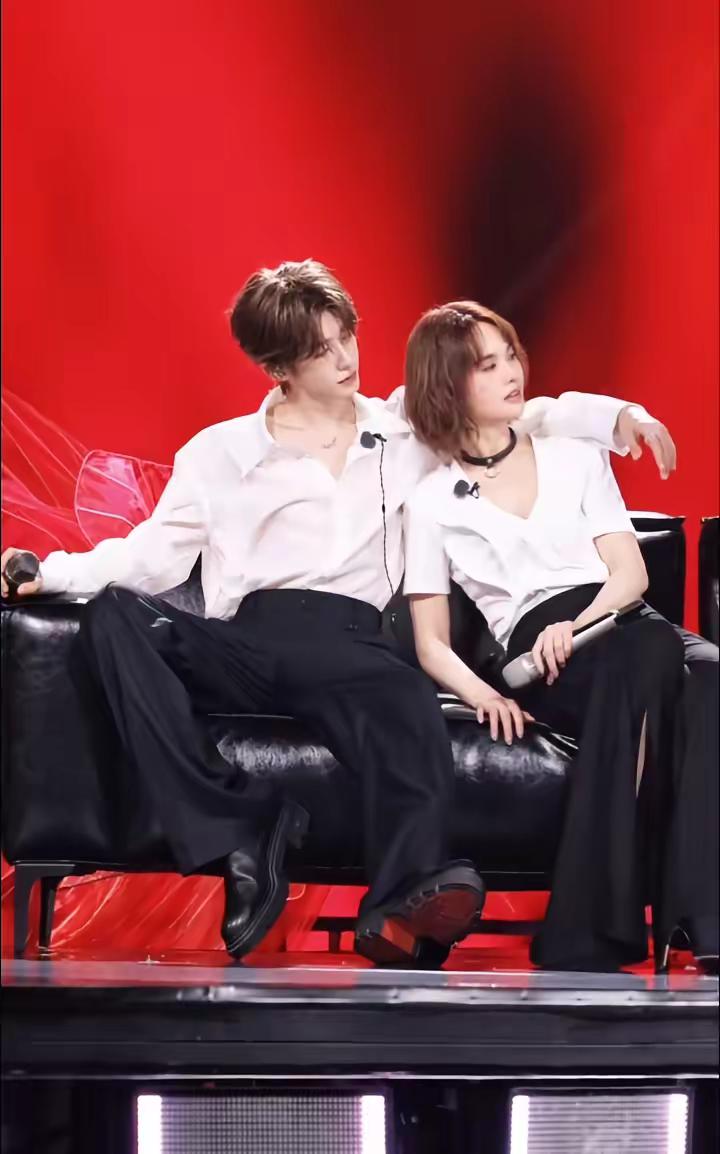 《红线》歌手刘宇，杨丞琳。李荣浩的无力感😂舞台瞬间。