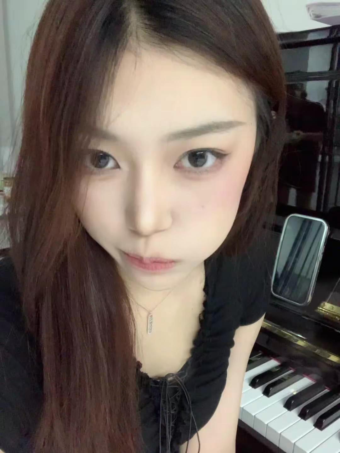 <p>笨蛋美女 <!--{img:0}--><!--{img:1}--...