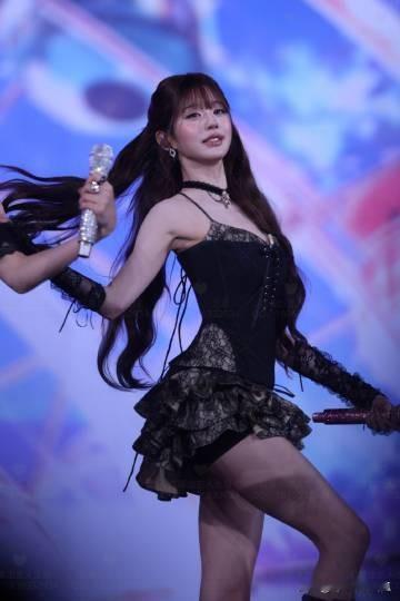 张元英TIMA国际音乐大赏舞台照，前几张是朋友在现场拍的生图 原相机直出📷