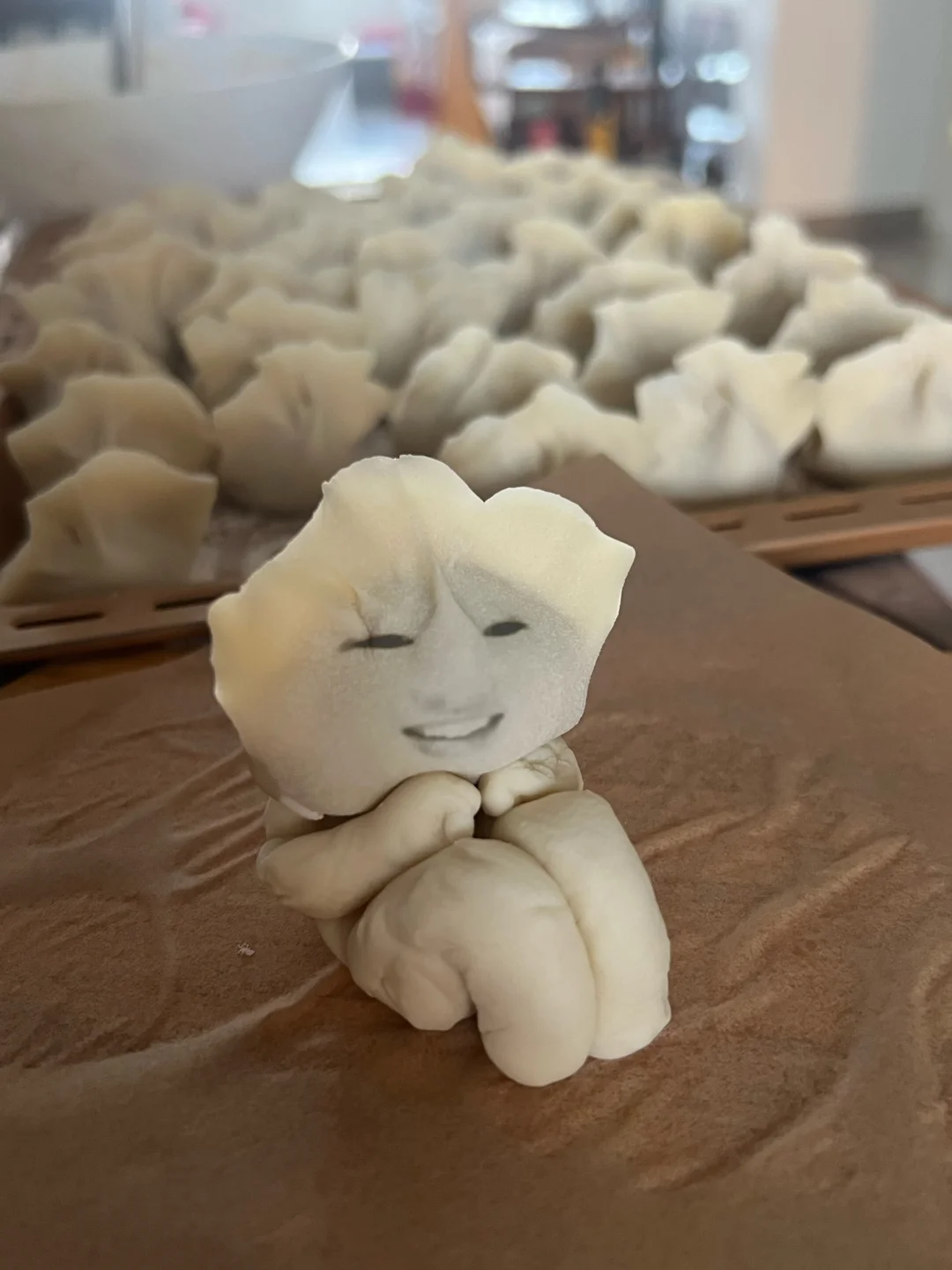 美甲包饺子两不耽误