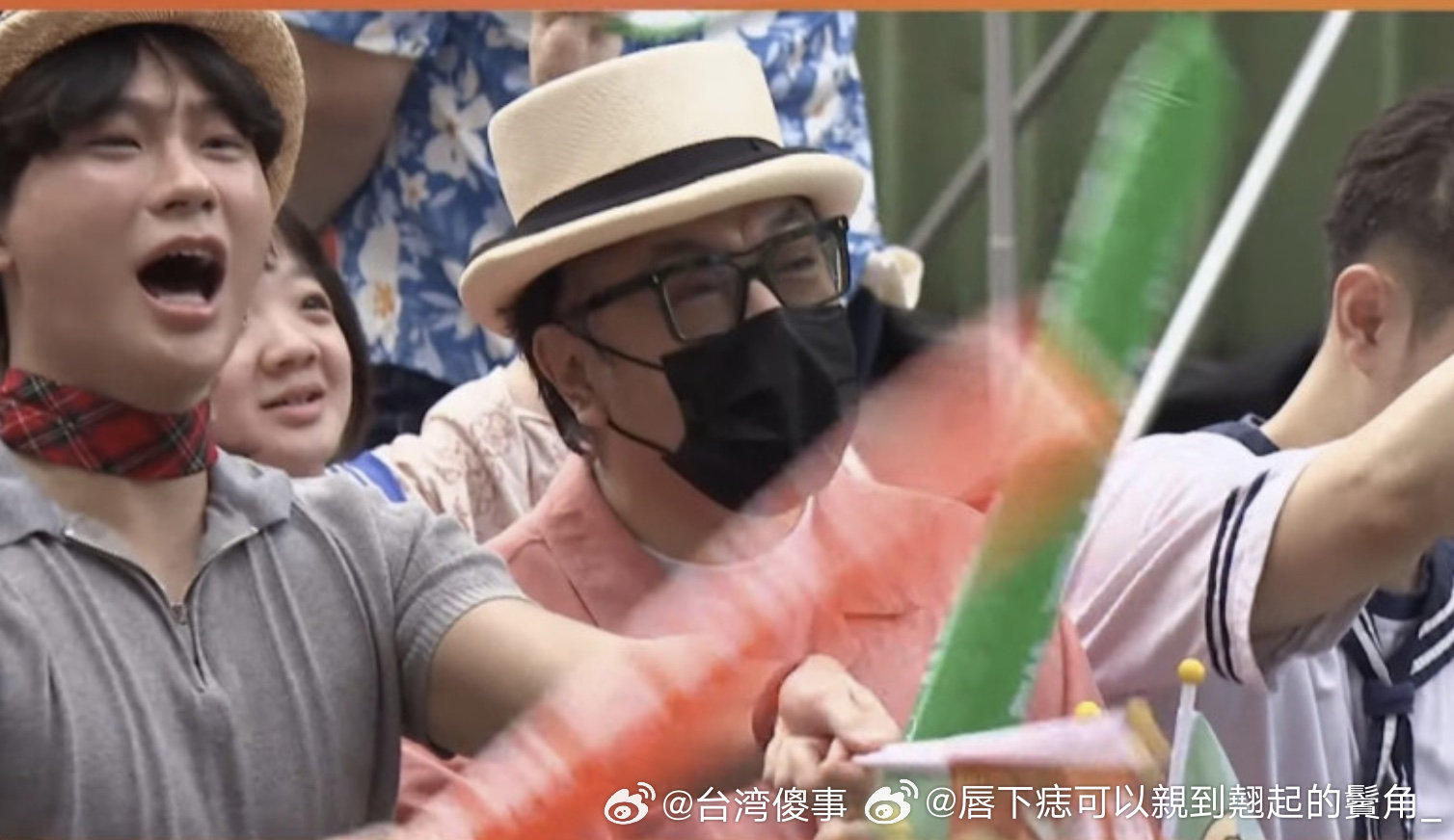 #蔡康永现身台独分子竞选会场#彻底翻车！蔡康永现身敏感竞选会场，多个作品紧急下架❗必须坚持一个中国原则！国家就是底线！
热搜爆了！曾经的国民主持人蔡康永，这次彻底踩红线。他被拍到现身台独分子竞选现场，坐在前排，手里挥舞应援棒。事件一出全网哗然，品牌连夜切割，相关作品下架、账号掉粉， ​