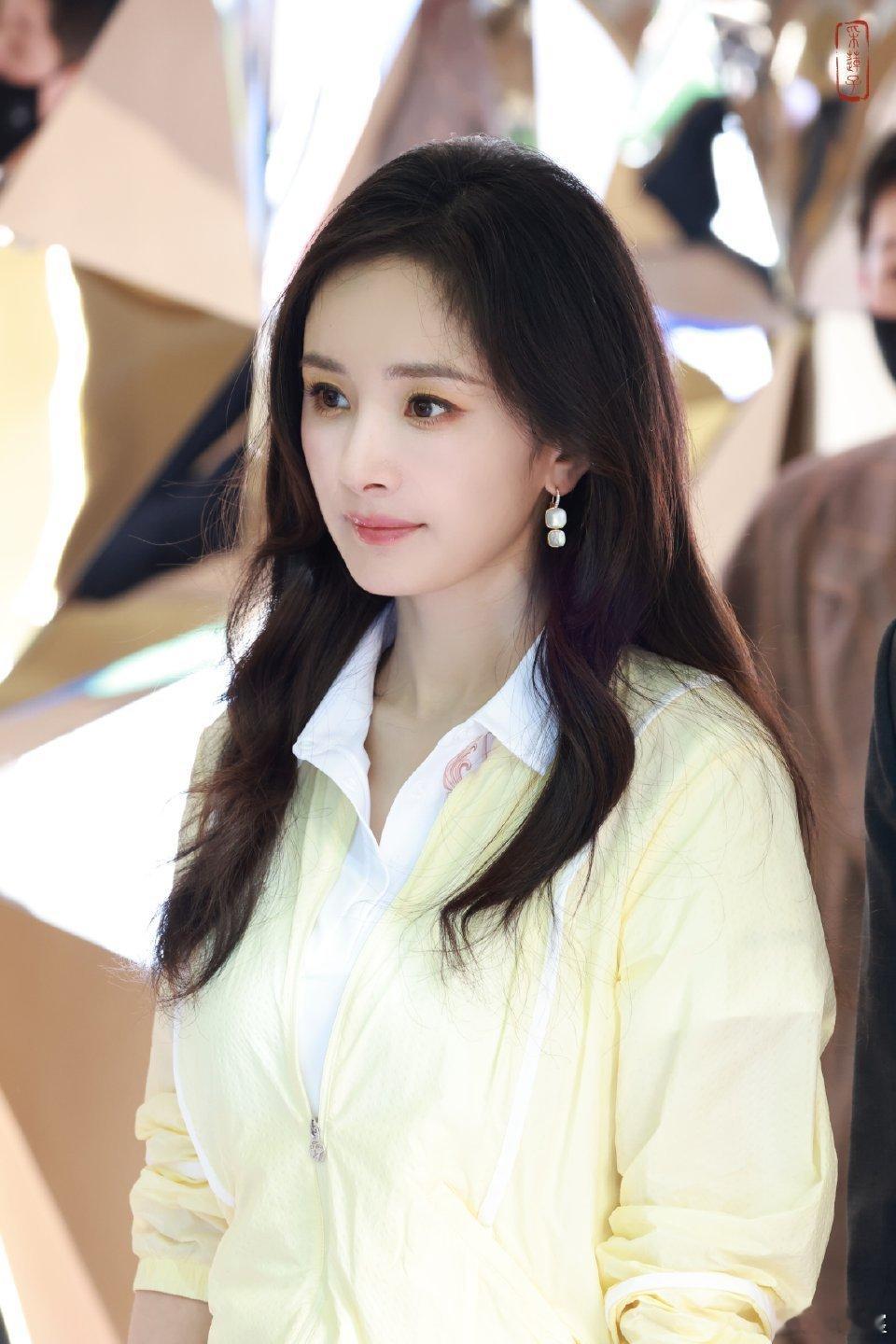 #杨幂冯娷# 🐝#杨幂冯湮儿# 

ᴵ ʷⁱˡˡ ᵃˡʷᵃʸˢ ˡᵒᵛᵉ ʸᵒᵘ .ʸᵒᵘ ᶜᵃⁿ ᶜᵒⁿᶠⁱʳᵐ ᵗᵒ ᵐᵉ ᵃᵍᵃⁱⁿ ᵃⁿᵈ ᵃᵍᵃⁱⁿ.我会一直爱你.你可以反复向我确认.#杨幂# 

｜杨幂冯湮儿｜杨幂江山大同｜杨幂冯娷 ​