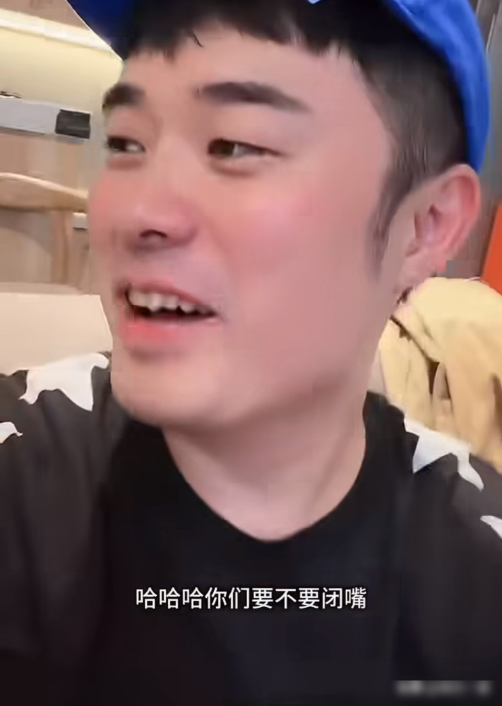 陈赫深夜开播，鹿晗戴着毛线帽素颜就晃进来了，张嘴就是一句福袋里有真钻吗。
陈赫直接怼回去：你要不要闭嘴。
弹幕全在刷我老公呢，鹿晗还傻乎乎念出来，转头问谁是你老公。整个直播间乱成一锅粥，陈赫卖货的节奏全被打稀碎。
这俩从跑男那会儿就互坑，到五哈一起穷游满地打滚。陈赫吐槽鹿晗演唱会不留票，鹿晗反