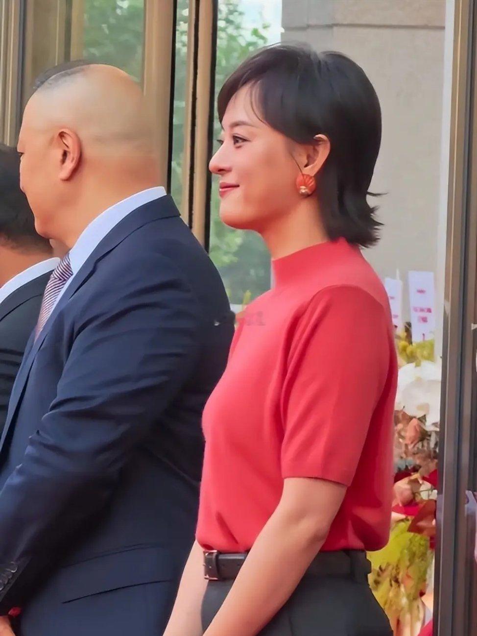 44岁孙俪线下剪彩生图流出，脸黄骨盆前倾跟跟孕后恢复有关系吧[吃瓜] ​