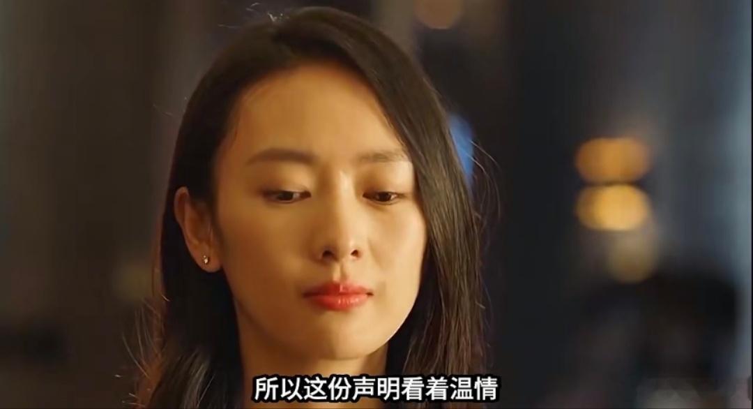 演员童谣突然辞别公司，不满“卖身契"么？

乍一看童谣长得像章子怡，这两年名气也起来了，是觉得翅膀硬了，还是觉得公司分佣太厉害了？反正童谣决定单飞了。

童瑶近些年在《大江大河》《三十而已》《如懿传》中有不俗的表现，还获得过白玉兰奖。

童谣这次是五年合约满了，老东家壹心娱乐也发文祝福 ​