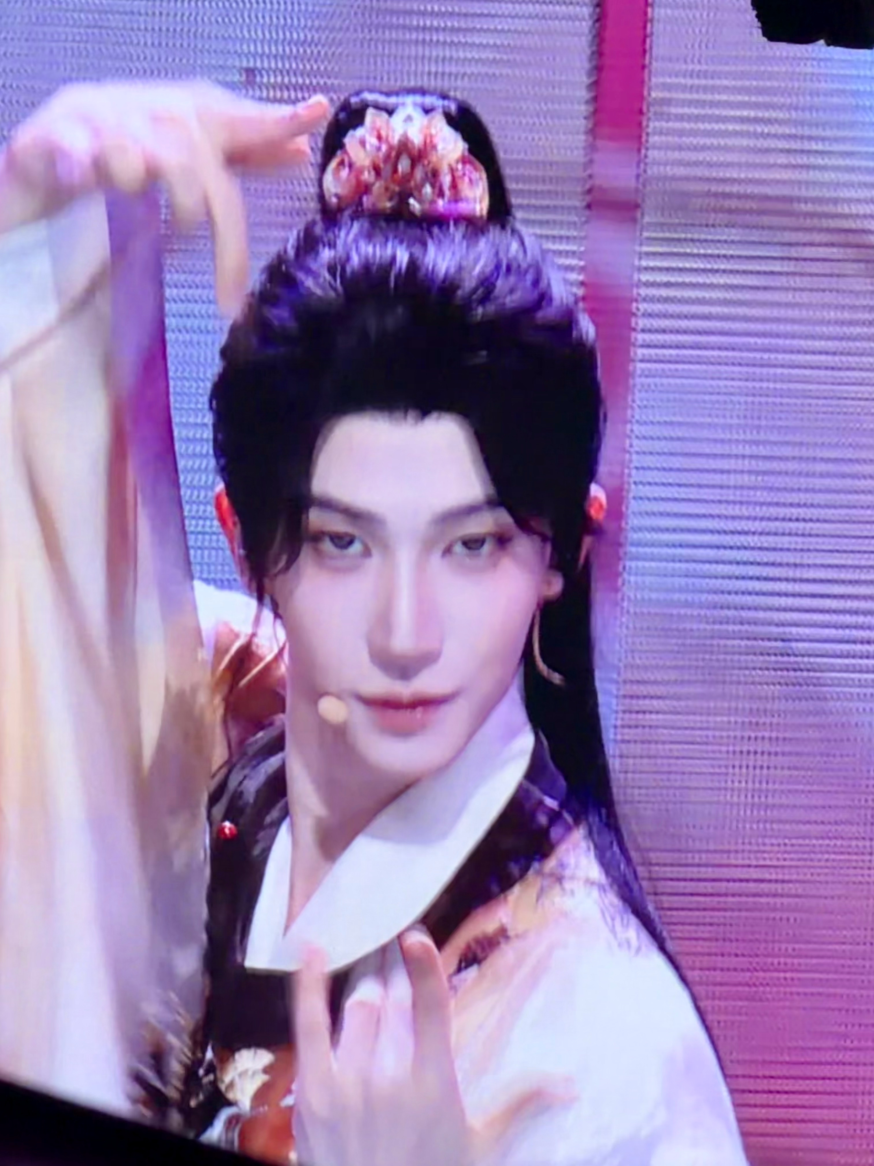 #刘宇廿六驭梦山河# 💧#刘宇2026宇宙诗人杭州演唱会# 
发不完根本发不完，每张都很漂亮！！！
​