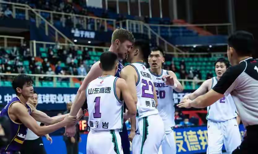 23连胜含金量拉满！伤缺四大主力照样赢球，这套打法在CBA近乎无解  ...