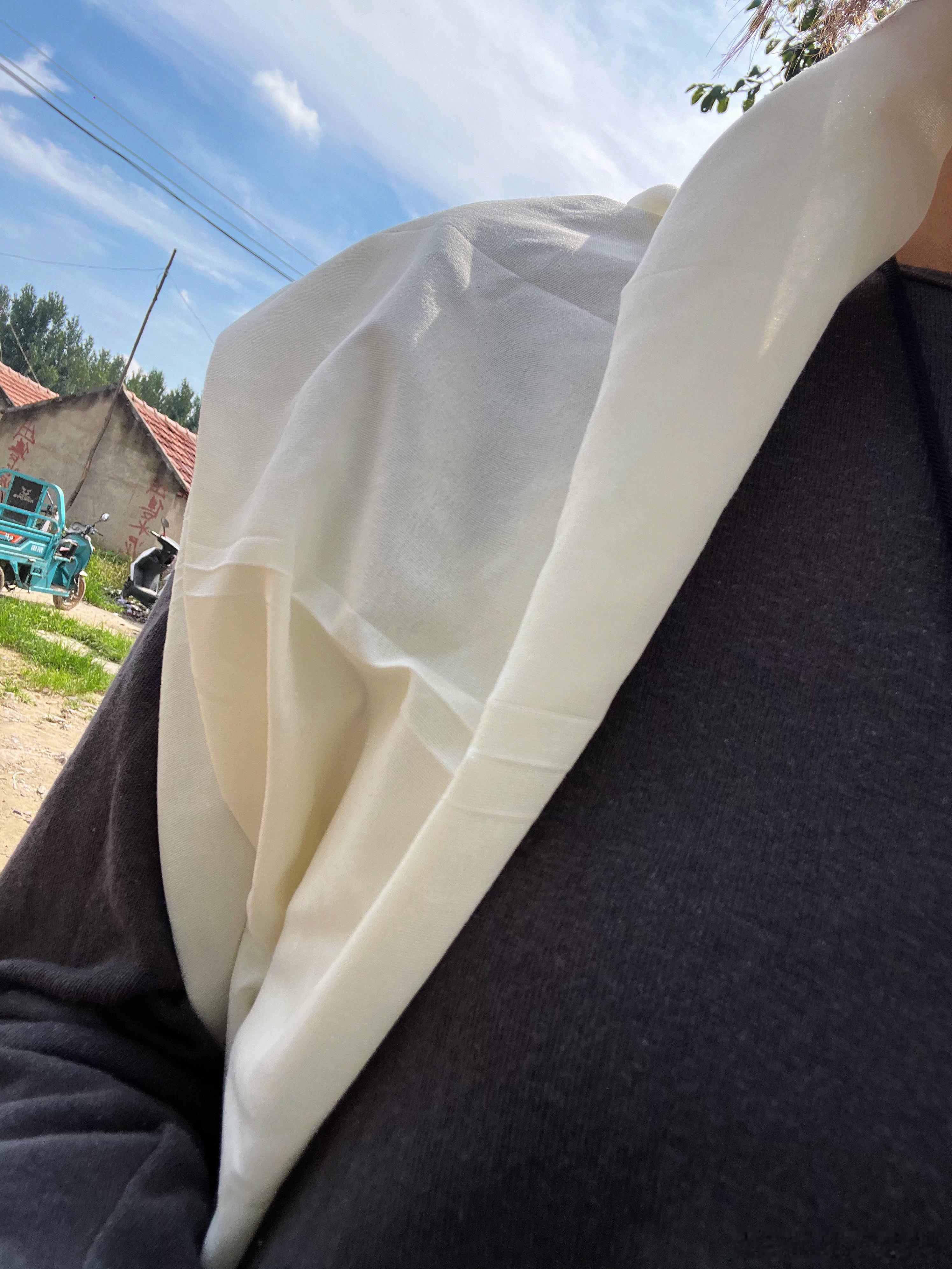 今天回到泰安参加长辈的葬礼，真切感受了当地完整的旧俗。按照村里的规矩停...