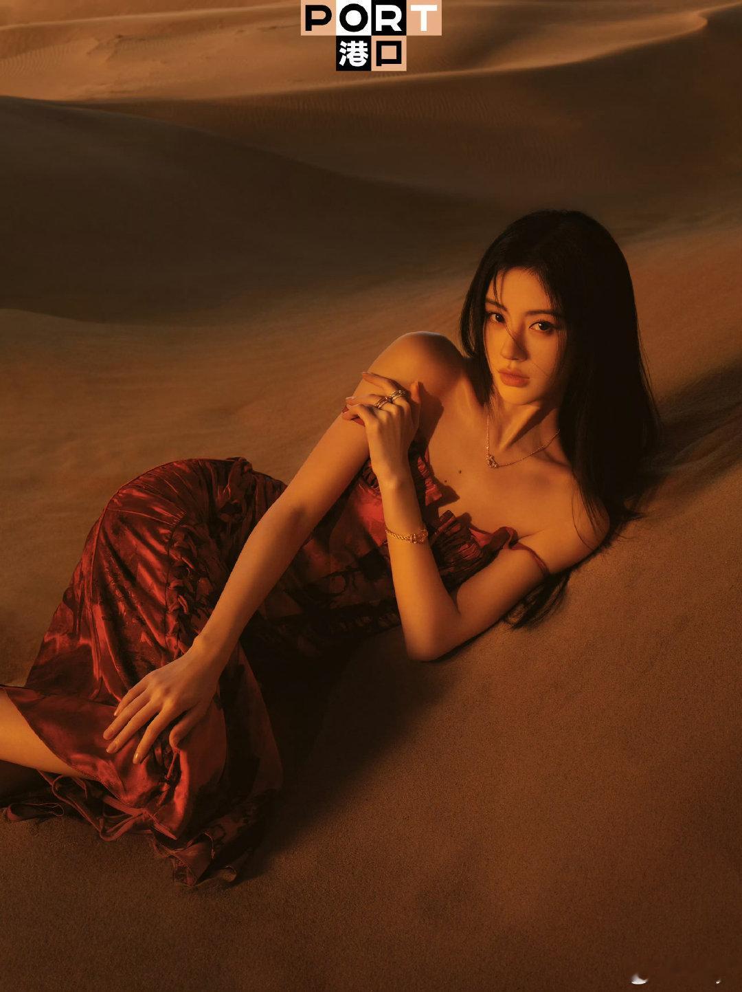 #鞠婧祎[超话]##鞠婧祎阿黛##鞠婧祎苏绿夏##鞠婧祎来战jjy##万花世界jjy# 
女神你真以为我不敢嫁给你吗
​