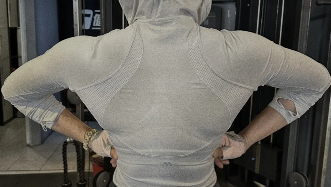 展个背，朋友圈一发没有男性朋友敢找我说话