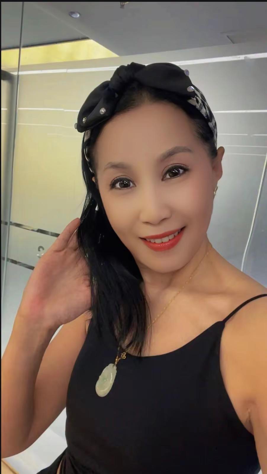 <p>健身小姐姐 你有多自律就有多美好 玩出你的热爱 美声燕燕 给生活...