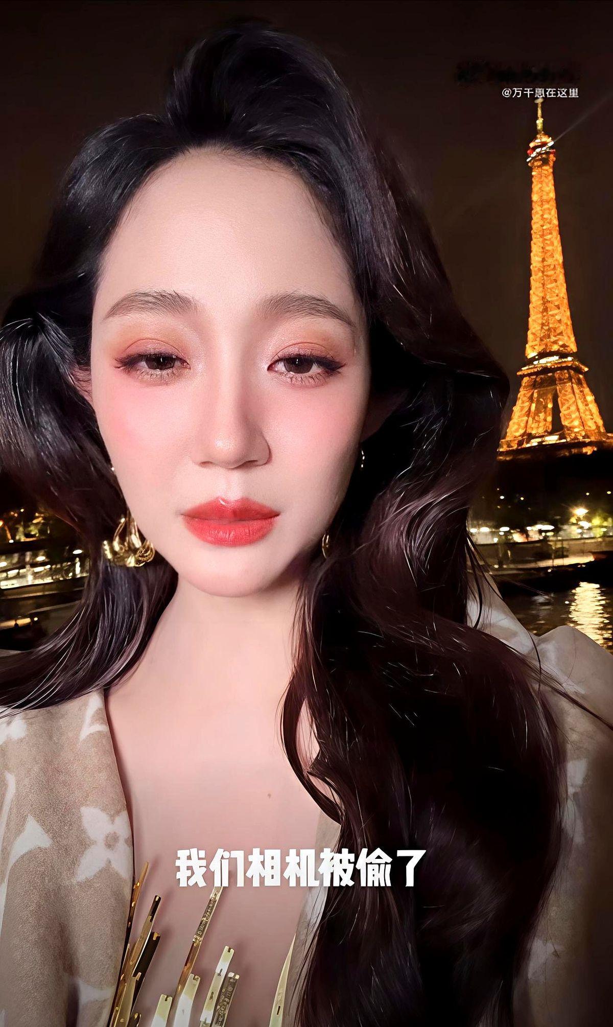 30秒，一台装满顶级大秀素材的相机就在埃菲尔铁塔下凭空消失了。

音乐人三宝的妻子万千惠，前脚刚在巴黎拍完大秀，后脚就被现实上了一课。

当时她正举着设备忙活，旁边凑过来个老外，比划着要帮忙拍照。就这么一搭话的功夫，眼神刚挪开，相机连带里面的珍贵画面直接没了踪影。

等回过神来，人早混进游客堆里找不
