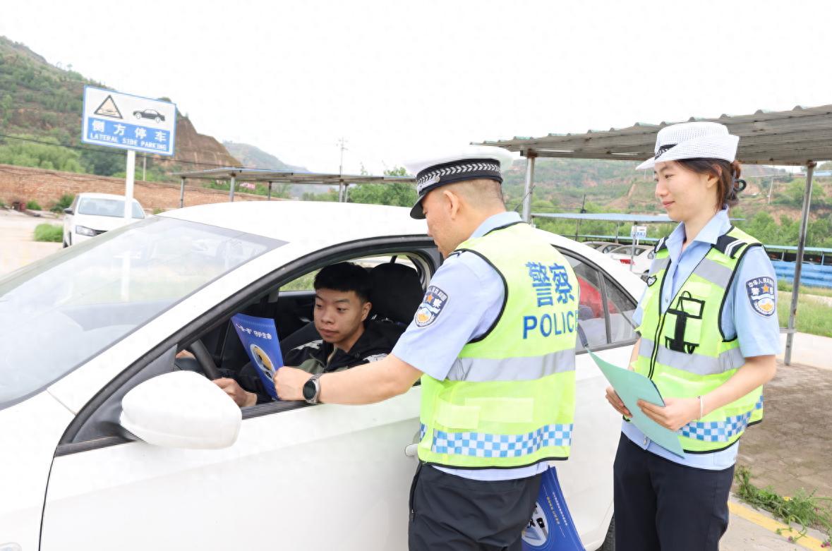【石楼交管：交通安全宣讲进驾校 严把驾考源头安全关】  为扎实推进交通...