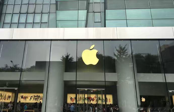 【Phone 18 Pro跌破发售价，苹果回应】#苹果回应iPhone18Pro破发# 据媒体报道，iPhone 18 Pro系列正式开启预售后短短两天，已经在电商平台上“破发”。9月14日，某电商平台显示，256G的iPhone18Pro售价已经降至9099元，较苹果官网9999元的售价直降900元。

该平台客服人员提醒：“商品进货价格会根据市 ​
