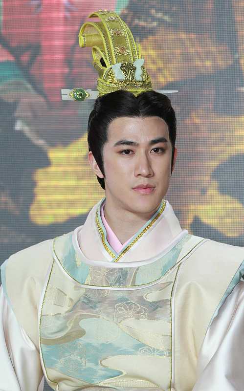 以前读史总觉得李治是夹在李世民和武则天中间的透明人，软懦没主见，连皇位都是捡来的。
后来翻史料才发现他在位34年，永徽年间把贞观的版图扩到了1600万平方公里，东起朝鲜半岛，西临咸海，北包贝加尔湖，南至越南横山。还搞定了长孙无忌这些关陇老臣，把兵权牢牢攥在自己手里，哪是