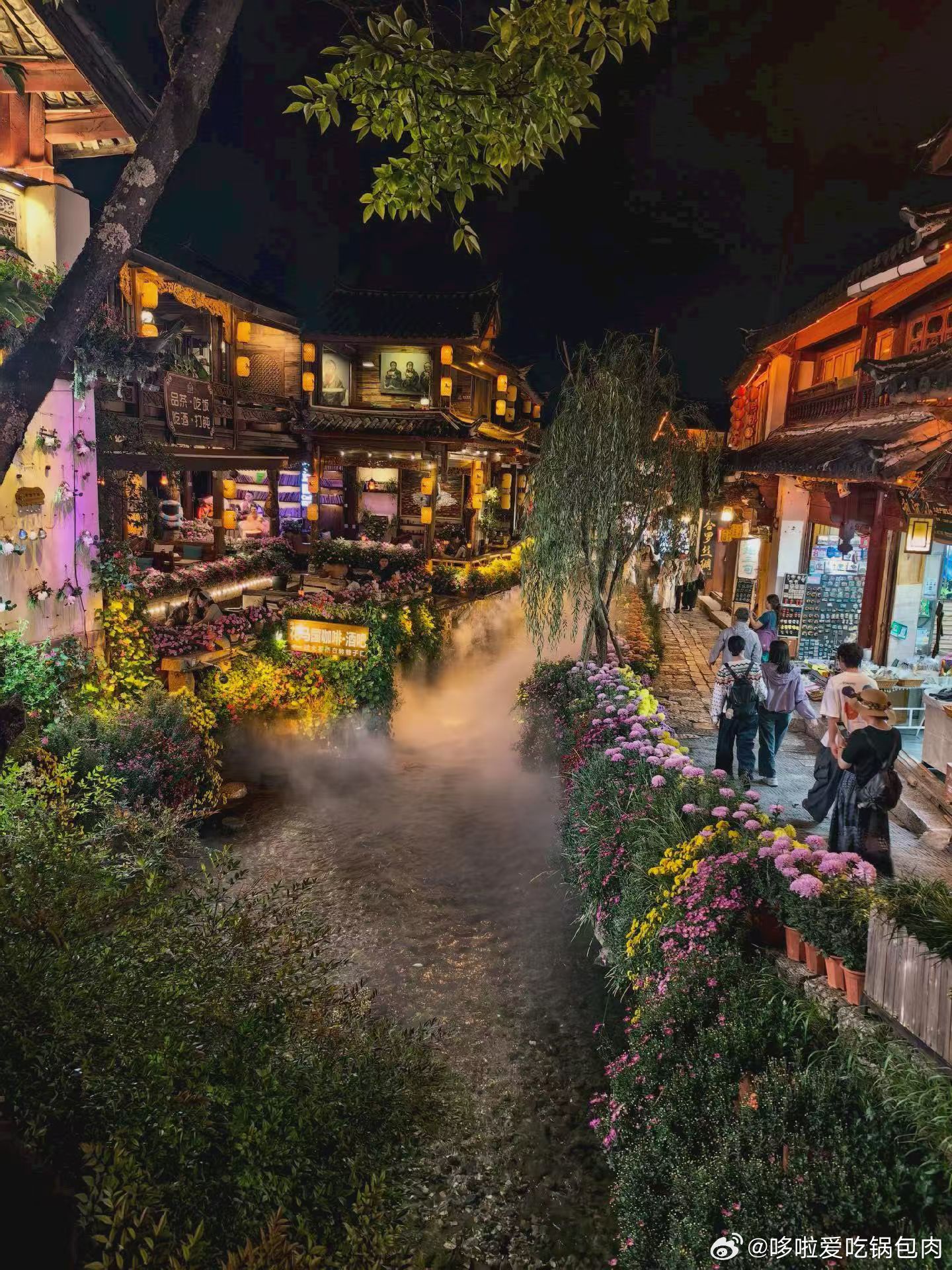 最远的城市就只去过威海
或者说沿途那些城市，也没有用照片好好的记录
如果换做这几年，手机像素，周边环境设施，以及想要记录美好生活的一颗闪亮亮的心，都同时存在那个年代，那么我是不是又多了很多回忆呢

十多年前用的是数码相机，现在简简单单一部手机，就可以拍出美美照片，资深的 就大疆，总之 ​