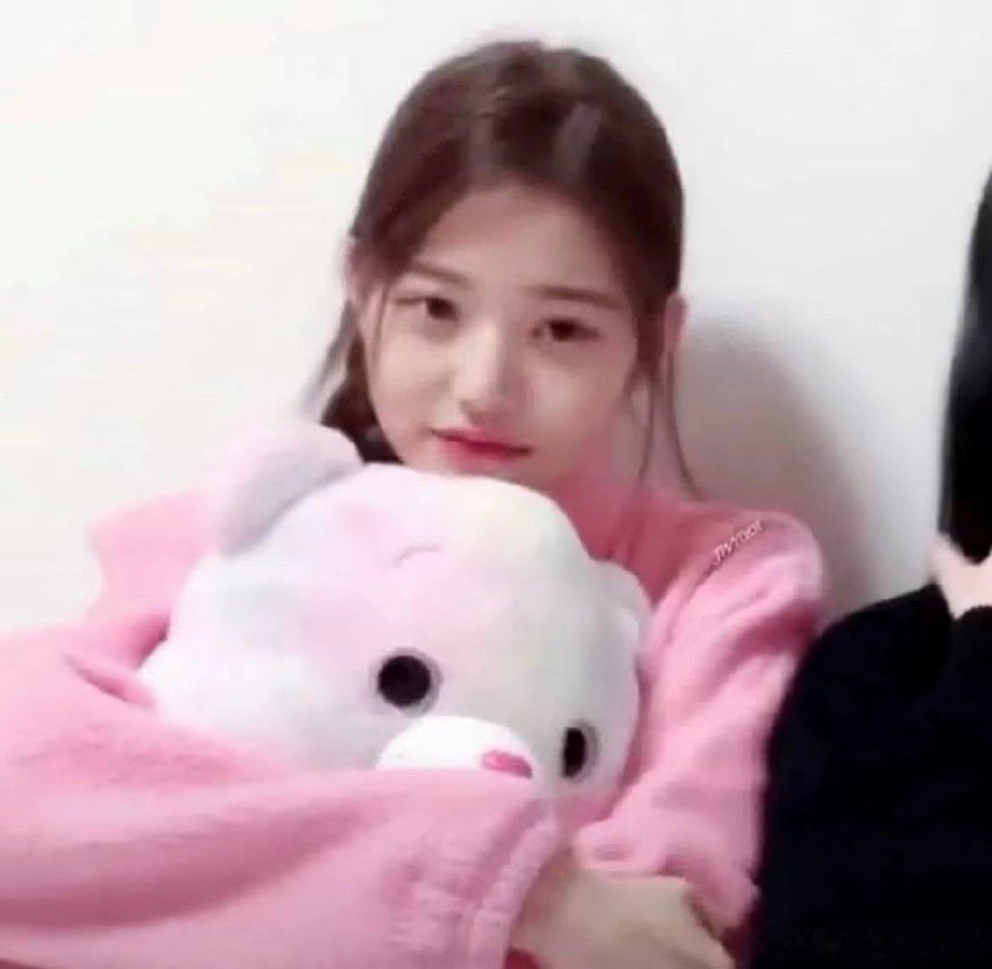 #张元英[超话]##张元英[超话]#❄️#张元英 女五一# 郑妮妮顶号中 ​