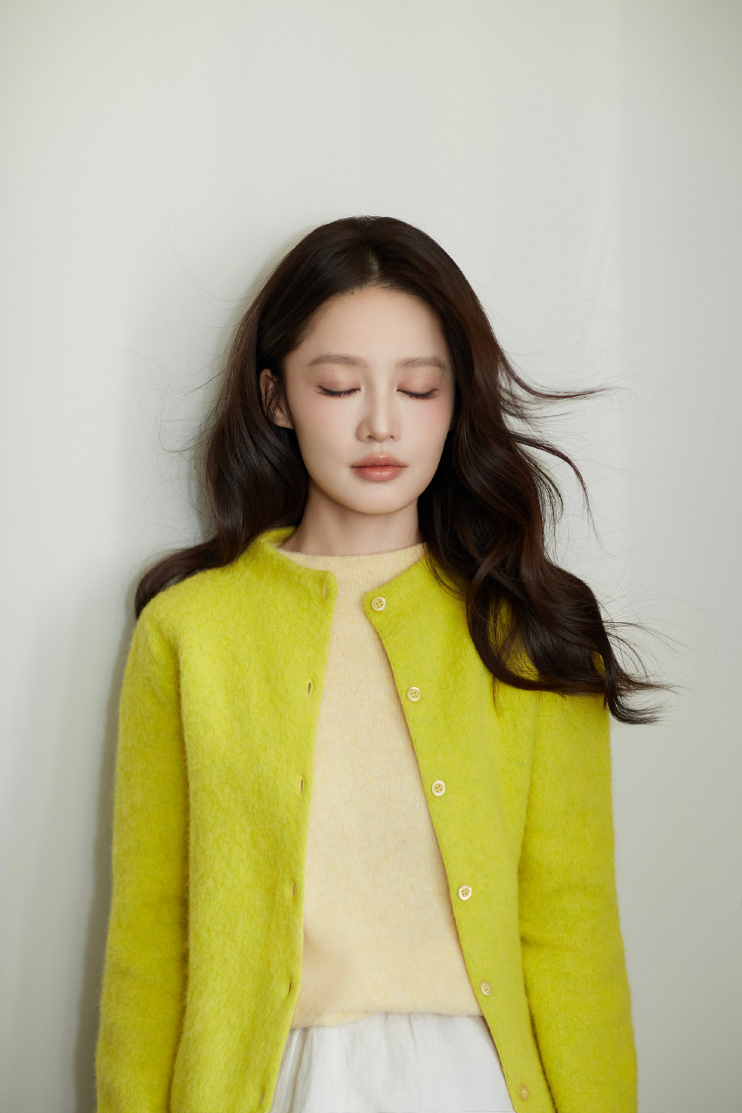 #李沁[超话]#  💛🤍一会见～ ​