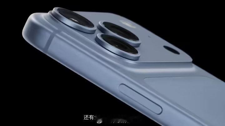 【#iPhone18Pro有4种颜色#】#iPhone18Pro冰川蓝色# 9月10日，苹果在秋季发布会发布 iPhone 18 Pro，搭载 A20 Pro 芯片，主打 AI、续航与专业影像能力。该机提供深黑、银色、冰川色和酒红色 4 种配色，外观与 iPhone 17 Pro 接近。 ​​​ ​​​​#iPhone18pro系列来了# ​