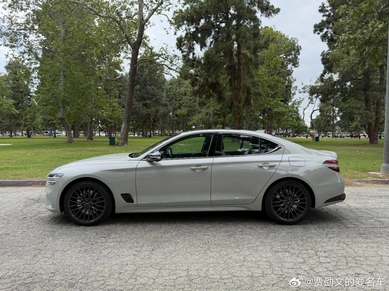 《名车 展示》赏析：2019年 捷尼赛思G70 豪华轿车！来自韩国🇰🇷的 时尚先生，搭载一台3.3L V6缸双涡轮增压 发动机，最大马力365马力，搭配8速速自动变速箱 系统！来自韩国现代 汽车旗下 顶级品牌。  ​