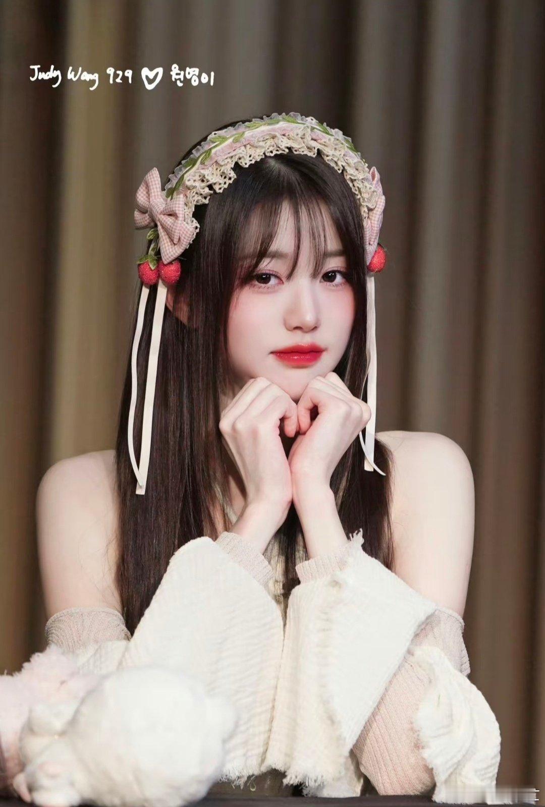 #张元英[超话]# 240512sw签售 完全萌兔 ​