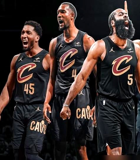 哈登直接把手搭在米切尔肩上说：“这是你的球队，兄弟。”    骑士队季...