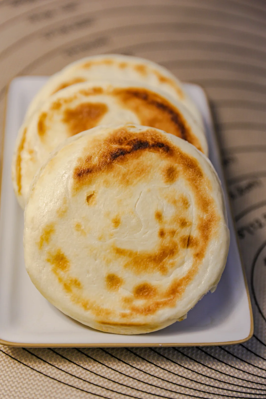 换着花样做面食｜在家就能做白吉馍，越嚼越香
