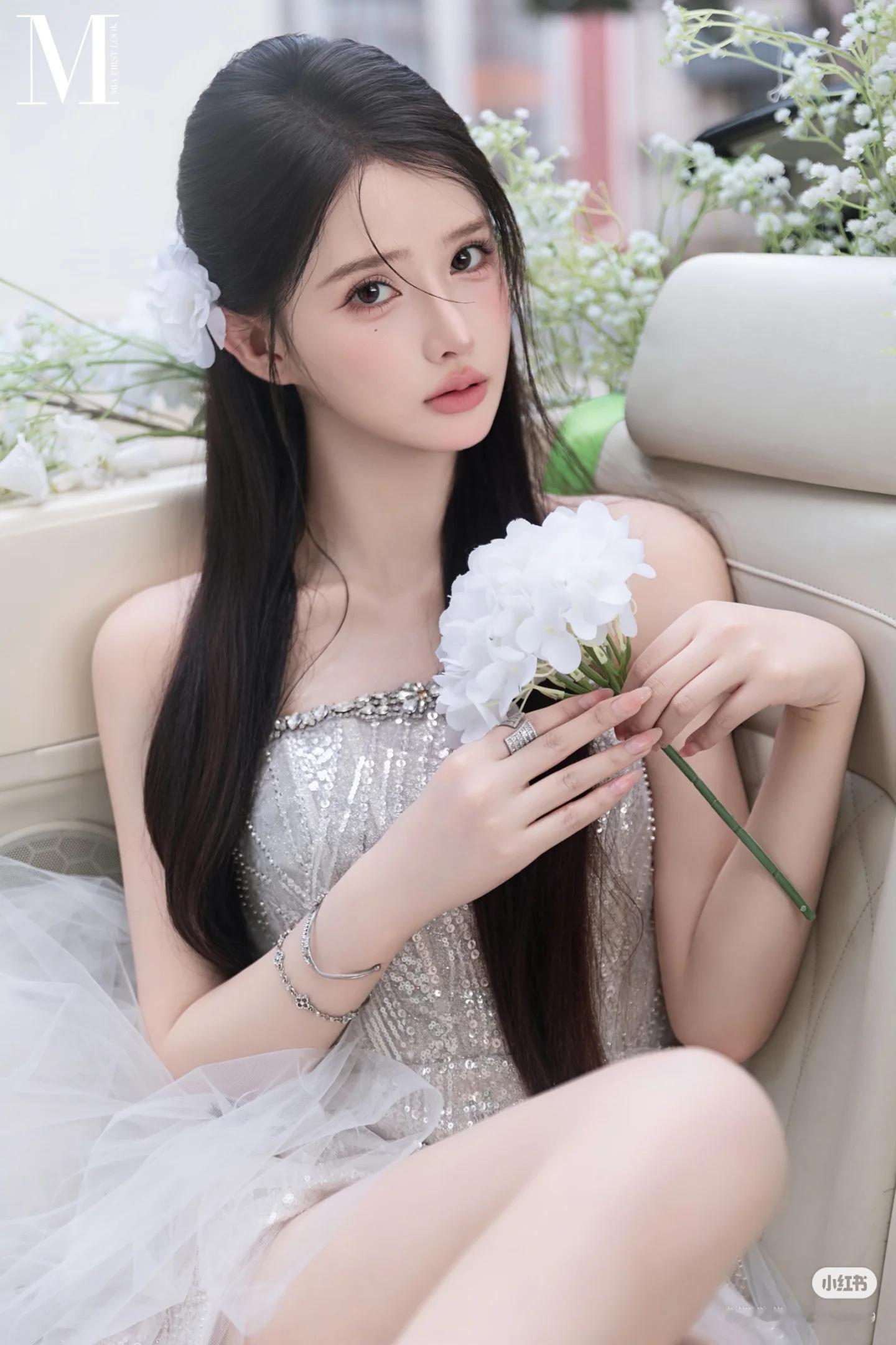 <p>分享我的生活碎片美女车模穿搭写真 <!--{img:0}--><...