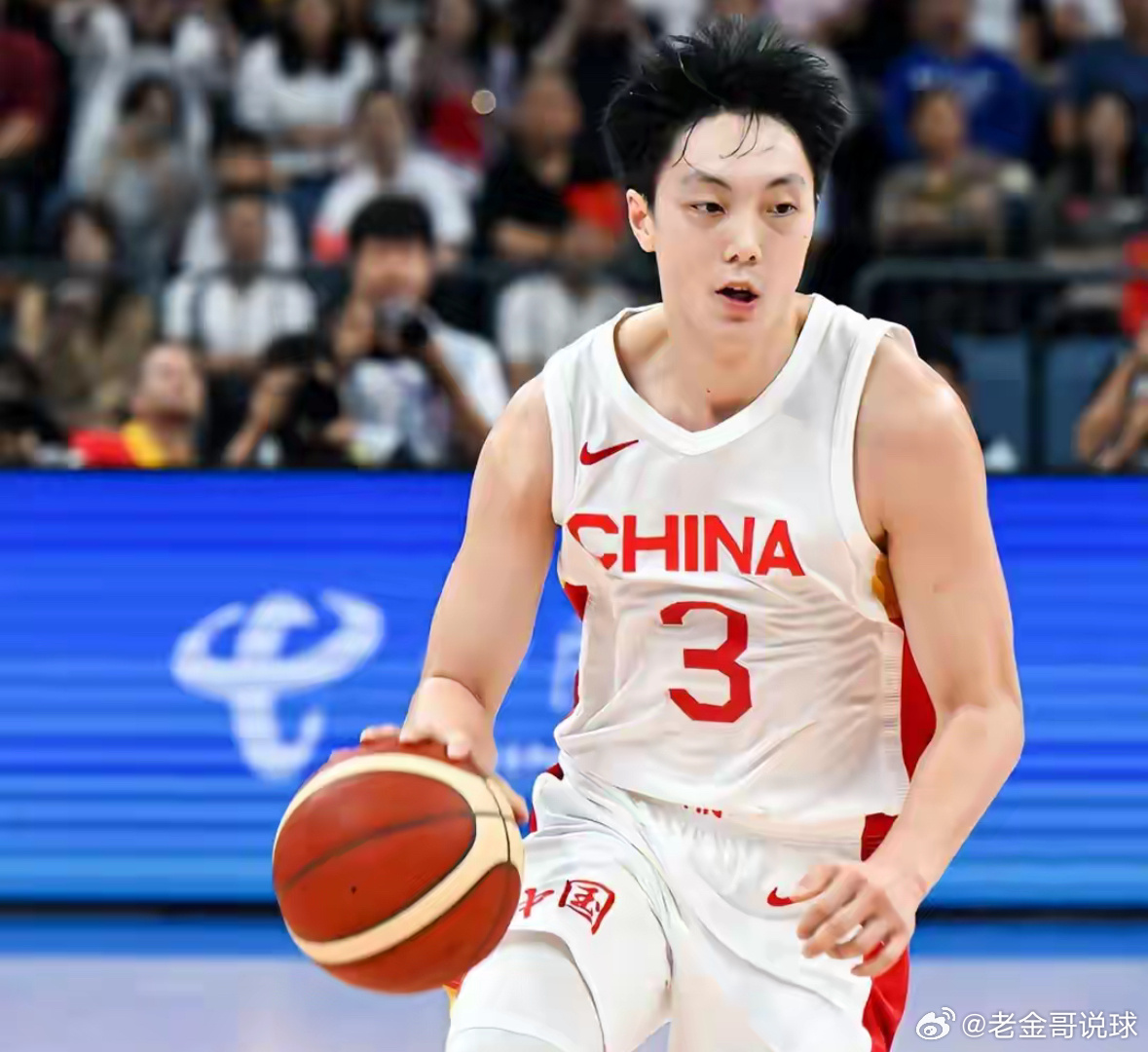 男篮集训大名单迎变动！5名球员确定离队，3人赛场发挥不及预期  在两场...