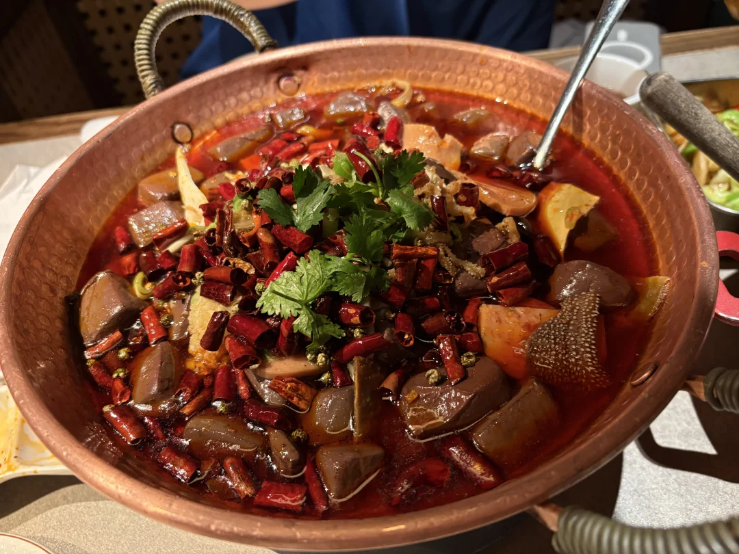 #饕林饭店 价格还行，点了毛血旺，对广东人来说有点辣，吃了一半后半是用水涮着吃，