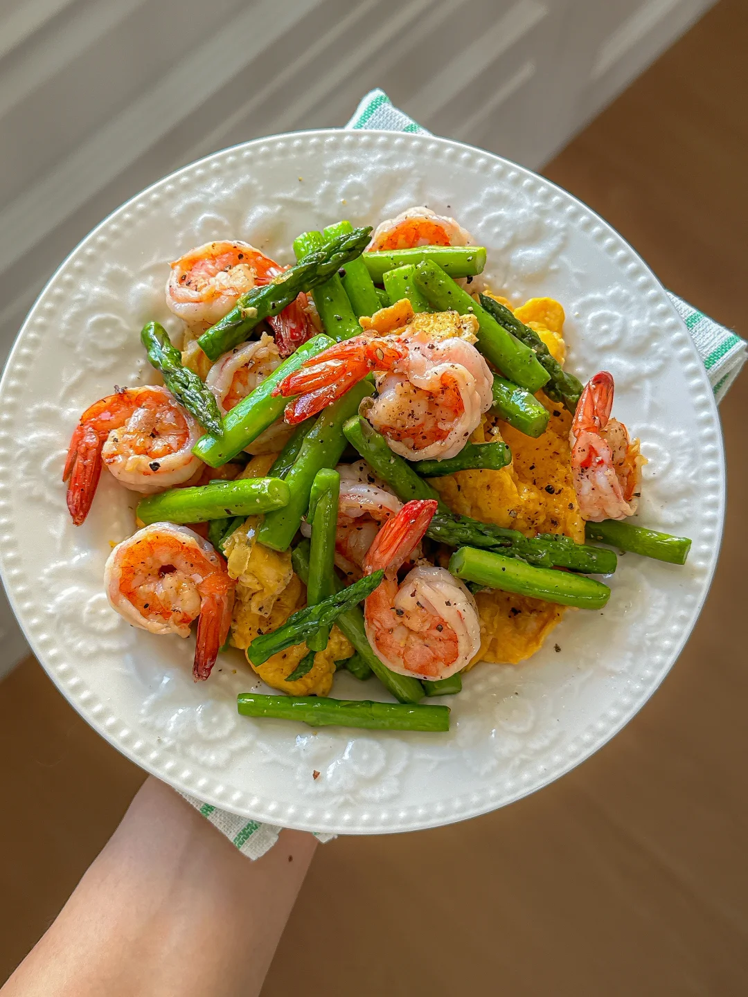 一个人的干净饭 🥢超鲜美的芦笋虾仁滑蛋 ❗️