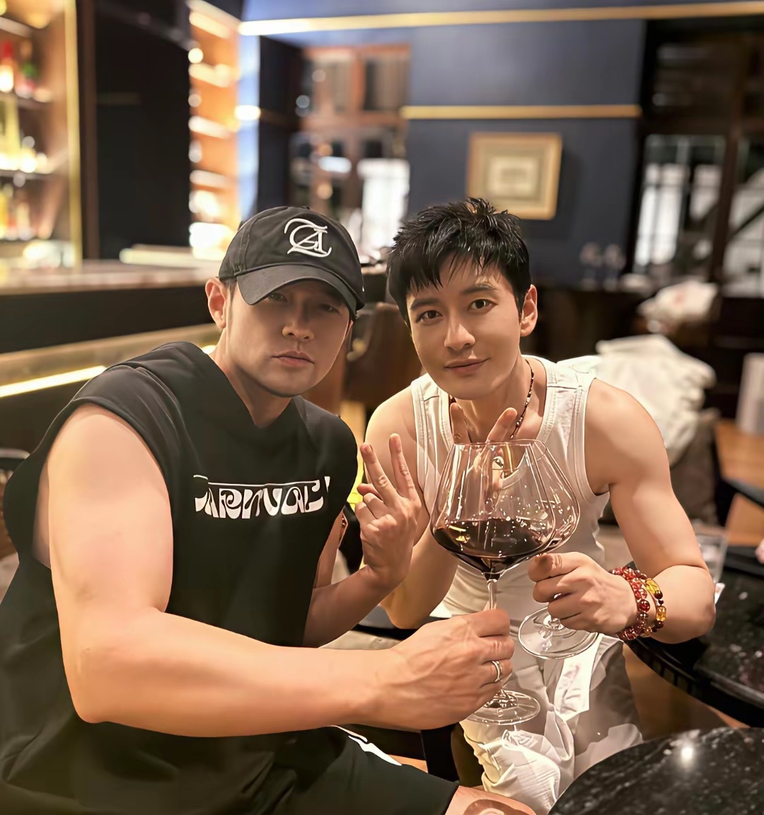 黄晓明周杰伦和的酒应该要不少钱吧，毕竟他们这么有钱