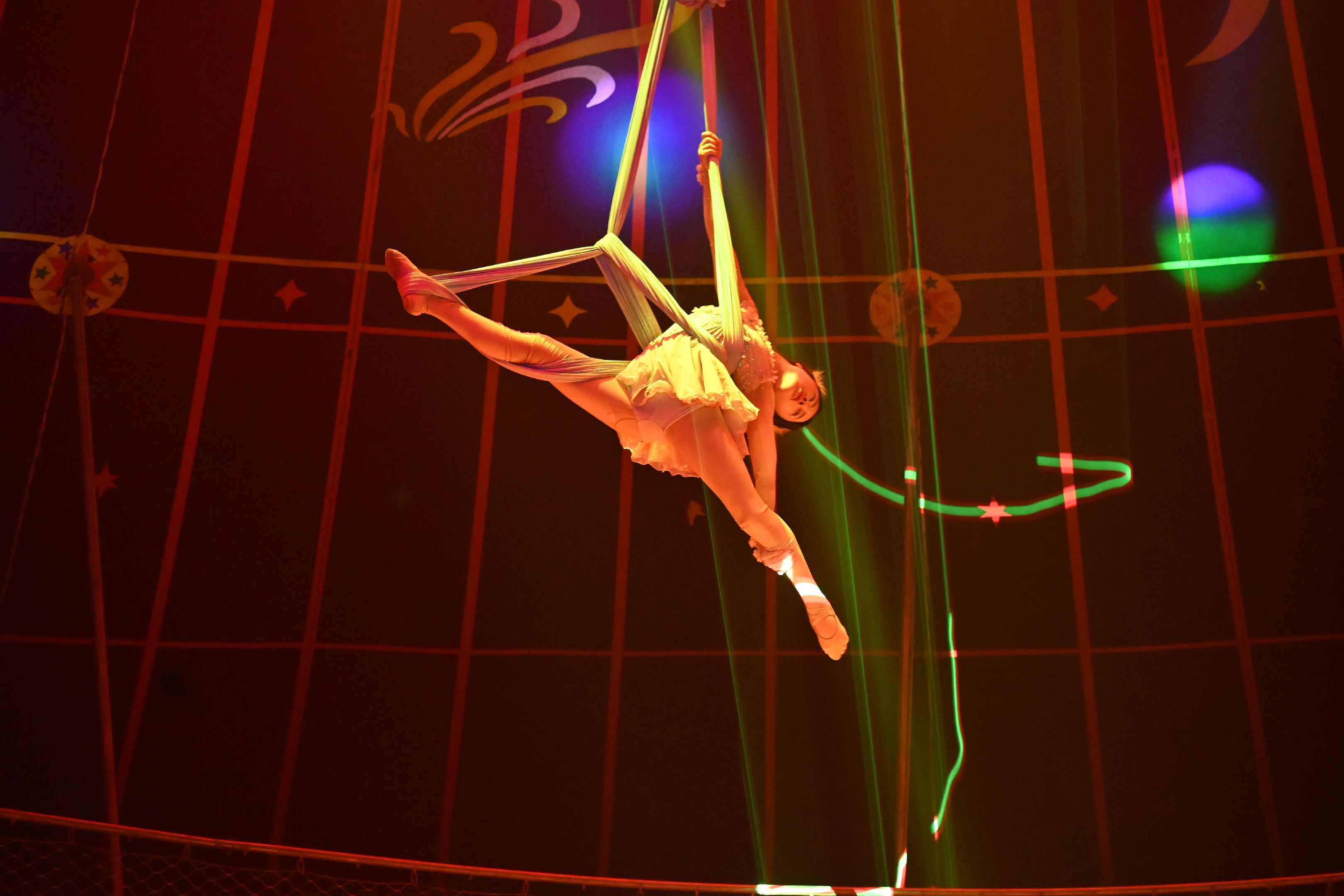 <p>大长腿小蛮腰 长腿女神 美女 控腿 最美舞者 <!--{img...