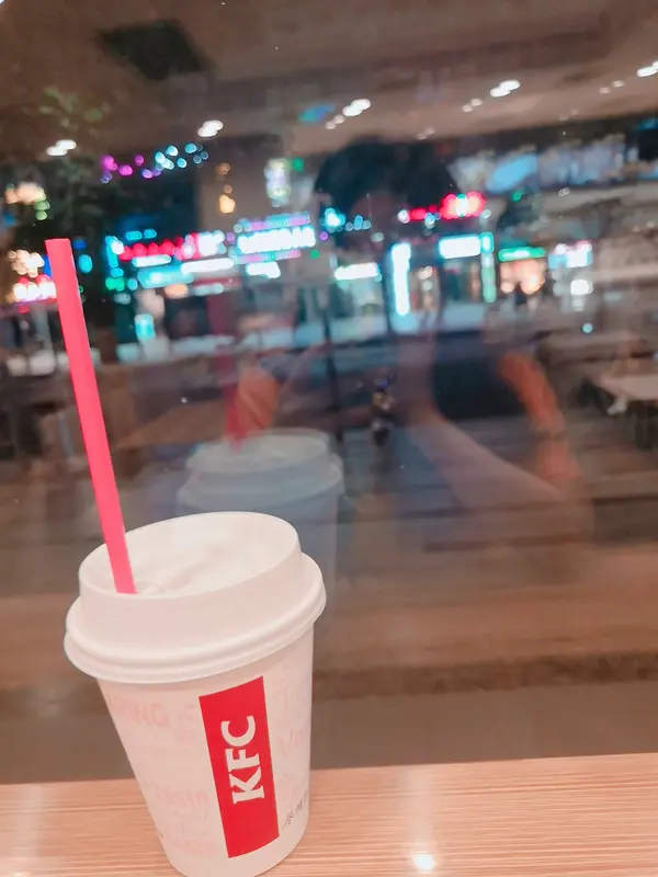 不借，足见是酒肉朋友，不可深交；若毫不犹豫地借予，那便是值得结交的真朋...